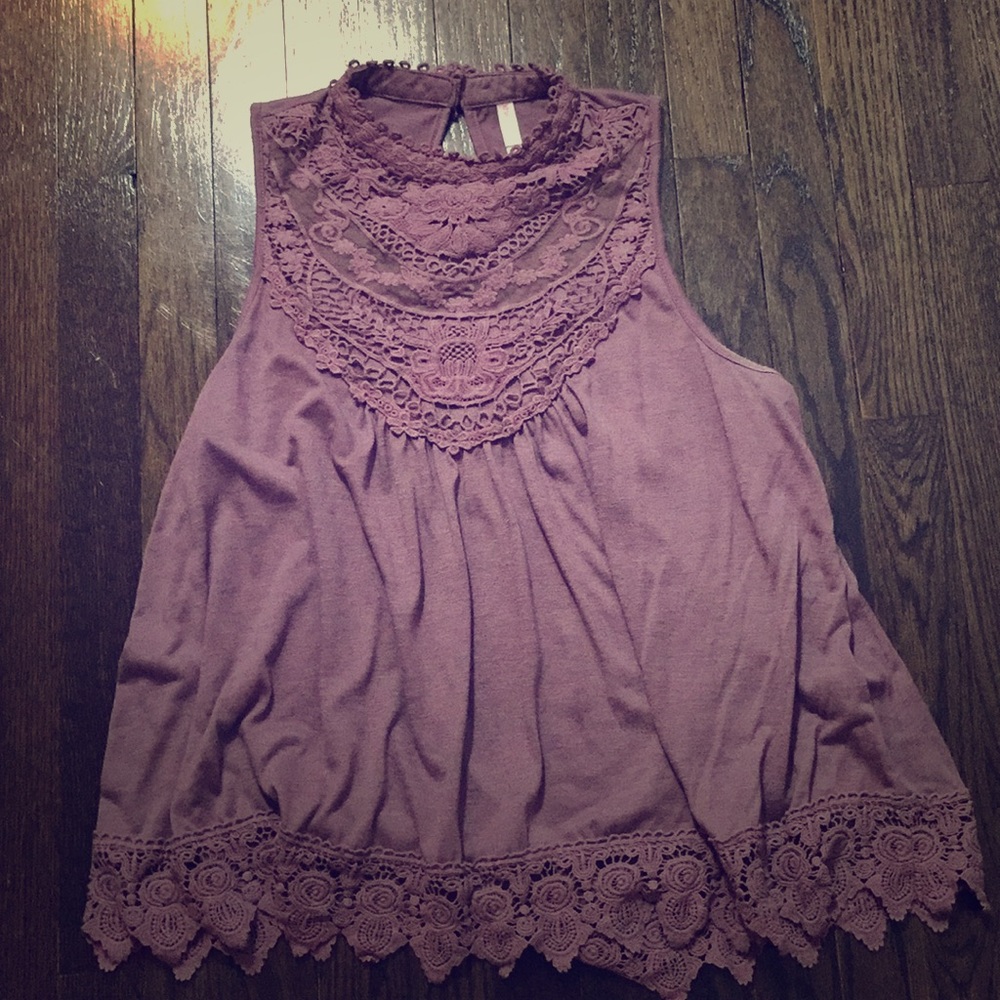 Dusty rose lined lace flowy sleeveless blouse